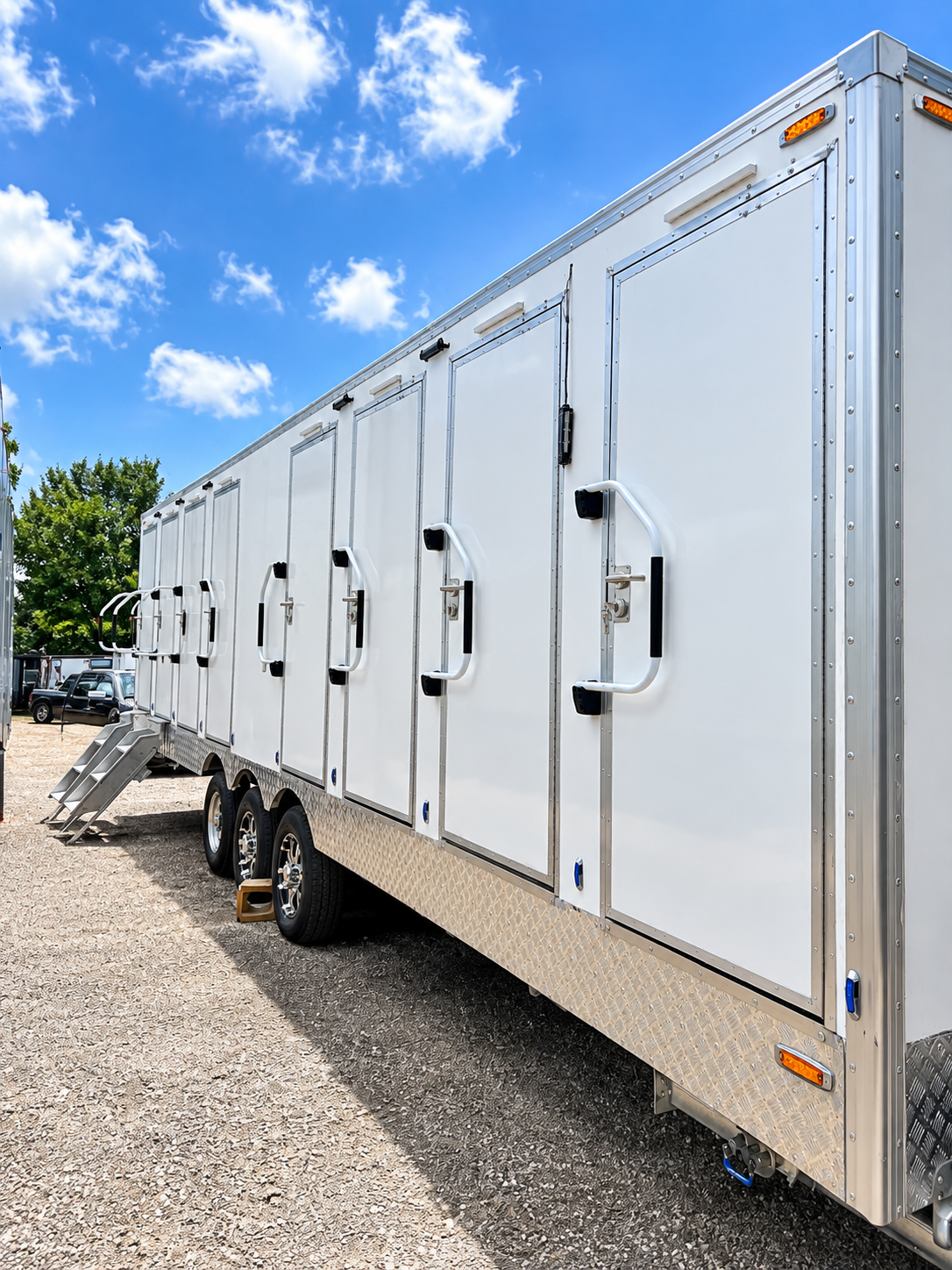 Side view of a shower and restroom combination trailer